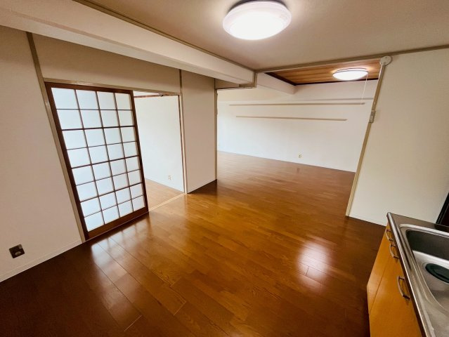 上高丸コーポラスの居間・リビング