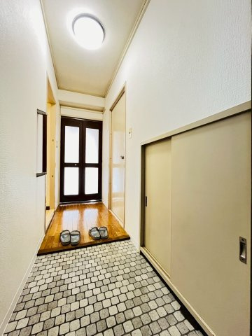 上高丸コーポラスの玄関