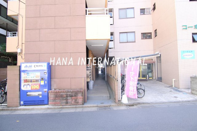 中葛西ロイヤルハイツⅢのエントランス