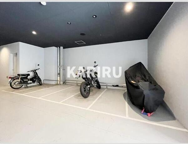 S-RESIDENCE堺筋本町Unoの駐車場