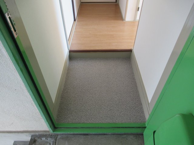 兵庫県公社　伊川谷（２）２号棟の玄関|落ち着いた玄関です