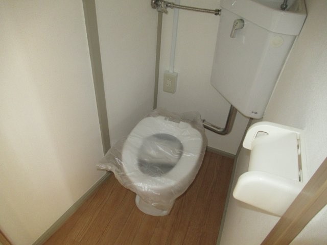 兵庫県公社　伊川谷（２）２号棟のトイレ|清潔感のあるトイレです