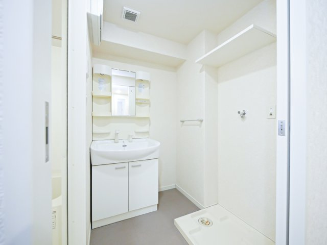 サヴォイテンジンクォーター　9階の洗面所|現状優先になります。