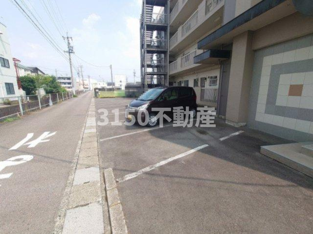 藤栄ビルの駐車場