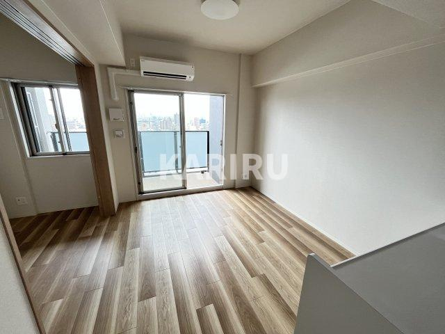 プレサンス深江橋ラヴィゲートの居間・リビング|別フロアの写真のためカラーが異なります