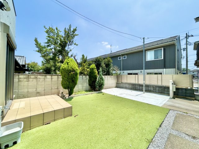 【中古戸建】伊勢崎市今泉町の庭|南庭で日当り良好！天気がいい日はお布団も干せちゃう♪
広々空間なのでBBQもできますね♪