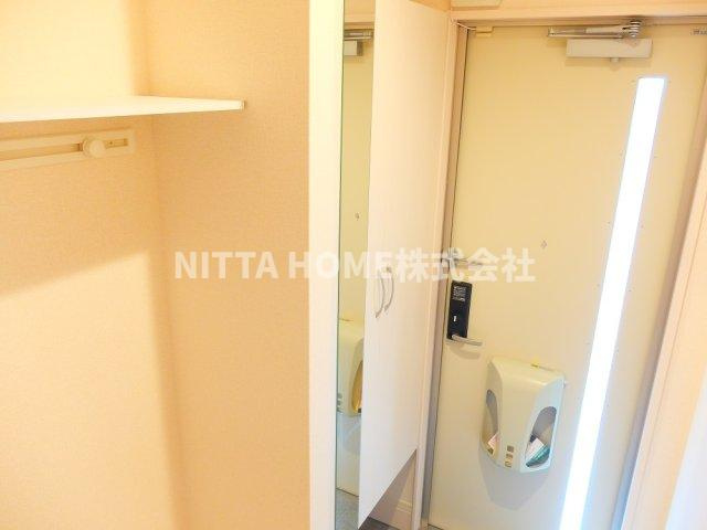 丹波市氷上町横田のアパートの玄関|玄関収納も便利な設備です◎