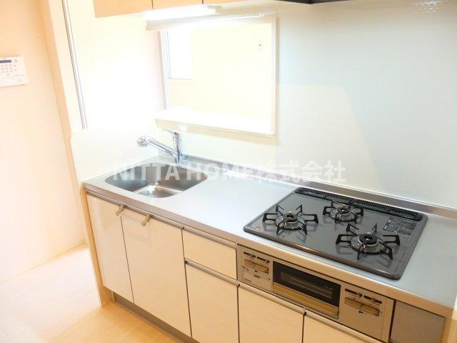 丹波市氷上町横田のアパートのキッチン|３口ガスコンロがついているので料理のしやすいキッチン☆彡