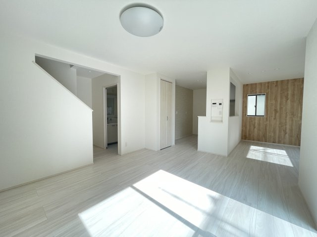 【居間・リビング】 | 深谷市萱場第１０期　ワイウッドコート　新築戸建　全6区画　１号棟