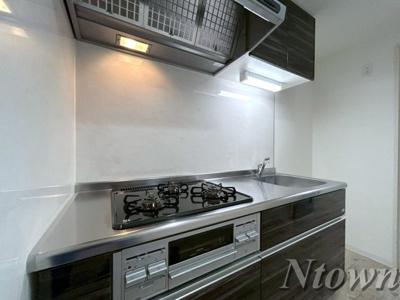 【キッチン】 | SOU大須 | こちらのリビングで趣味の時間をお楽しみください