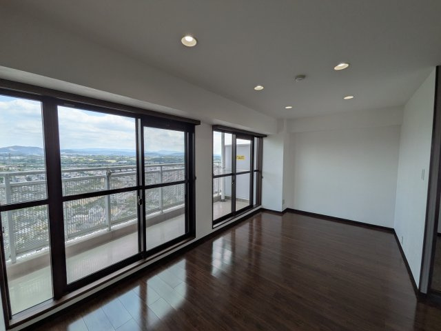 スカイステージ３３の居間・リビング|ゆったりとしたリビングです