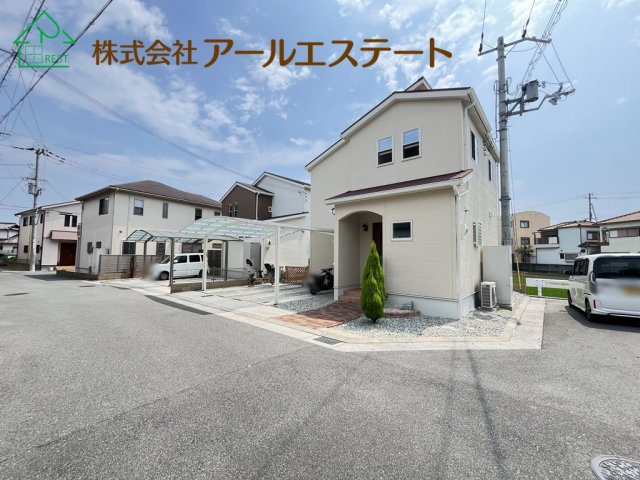 加古川市平岡町高畑　　中古戸建の玄関
