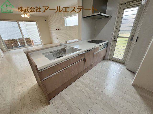 加古川市平岡町高畑　　中古戸建のキッチン