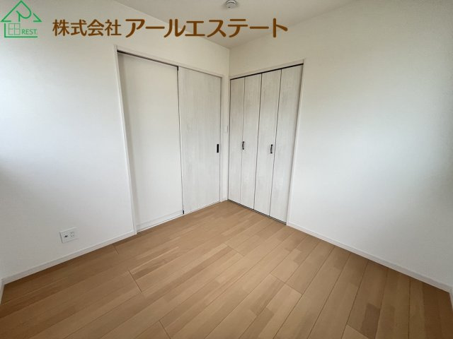 加古川市平岡町高畑　　中古戸建の洋室