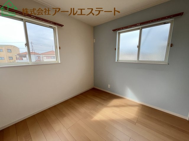 加古川市平岡町高畑　　中古戸建の寝室
