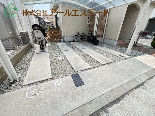 加古川市平岡町高畑　　中古戸建の駐車場