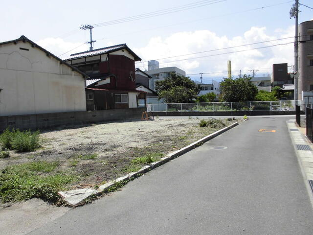 菊本町1丁目　売土地の前面道路含む現地写真