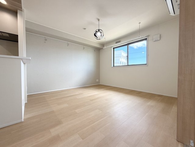 メゾン椿乃 | マイクロバブル浴が楽しめる お風呂付き物件の居間・リビング|12.4帖とゆとりのあるリビング