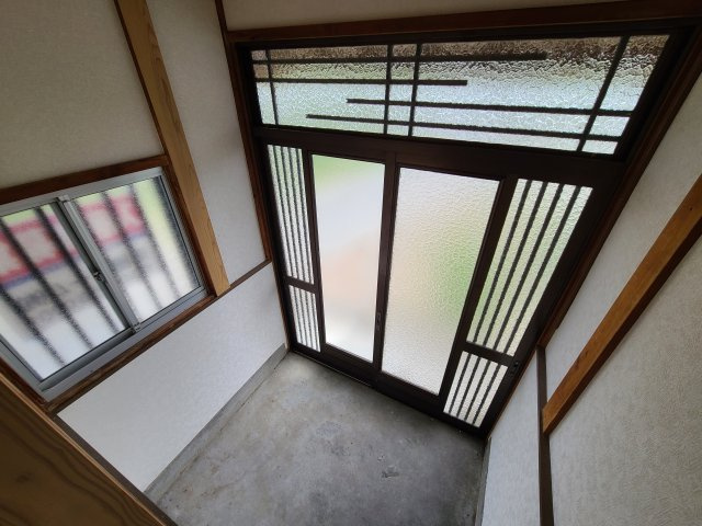 トデ貸家の玄関