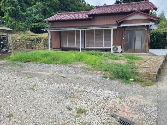 トデ貸家の駐車場