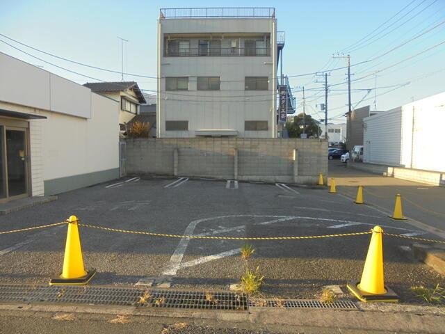 伊勢原市白根の駐車場| 