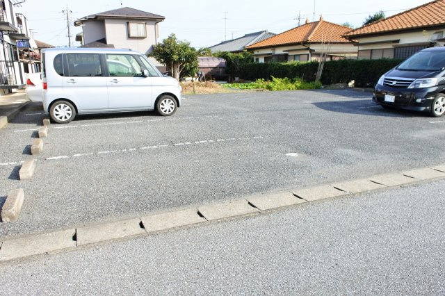グランシャリオの駐車場