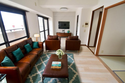 【居間・リビング】 | サーパス鴨池通り | ※家具はAIで作成したイメージです。