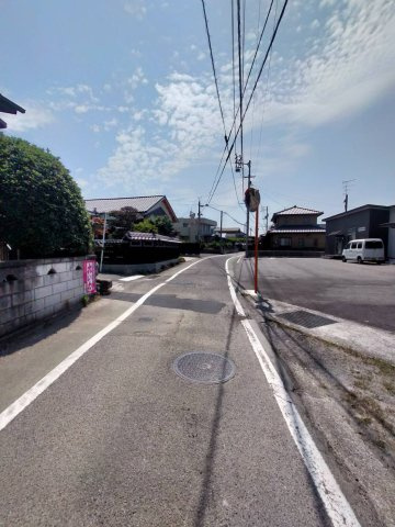 西条市楢木44-2　売土地の周辺|現地写真（南側前面道路　西向き撮影）