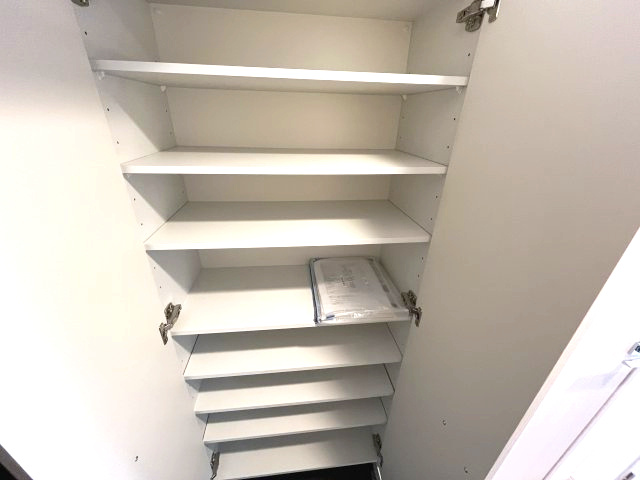 エスリードレジデンス都島シティフロントの収納|写真は他部屋の反転間取りとなっております。