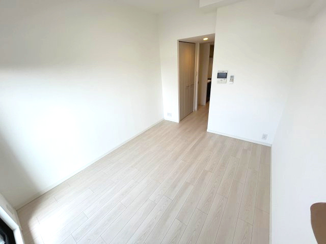 エスリードレジデンス都島シティフロントの居間・リビング|写真は他部屋の反転間取りとなっております。