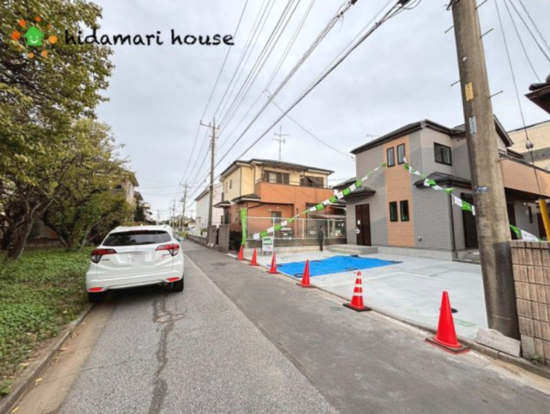 上尾市西宮下4丁目　新築戸建　ハートフルタウンAの前面道路含む現地写真