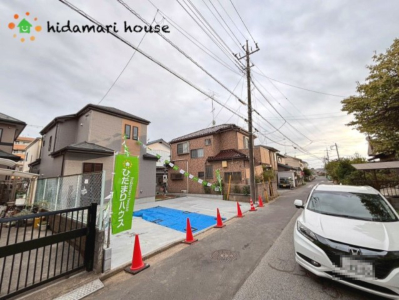 上尾市西宮下4丁目　新築戸建　ハートフルタウンAの前面道路含む現地写真