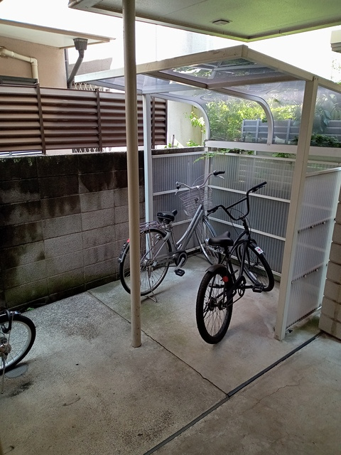 メゾンスズエンのその他共用部分|★屋根付き駐輪場★