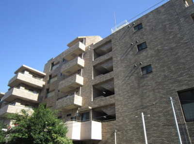 【外観】 | メゾン淀橋 | 鉄骨鉄筋コンクリート造のがっちりとした建物。