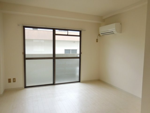 フィーメルレジデンスの居間・リビング|使いやすい居間です