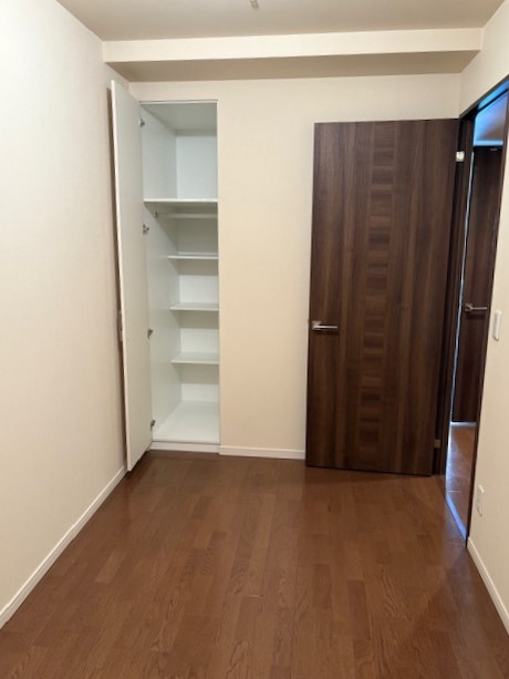 ＪＲ石山駅まで徒歩９分＆２沿線利用ＯＫ■ペット飼育可■眺望良好の３ＬＤＫ■メイツブラン大津石山の洋室|クローゼット