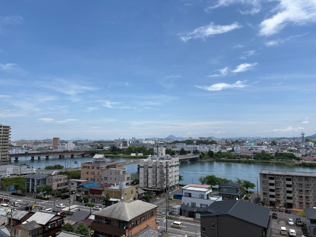 ＪＲ石山駅まで徒歩９分＆２沿線利用ＯＫ■ペット飼育可■眺望良好の３ＬＤＫ■メイツブラン大津石山の展望|バルコニーからの眺望