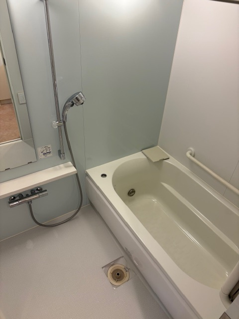 ＪＲ石山駅まで徒歩９分＆２沿線利用ＯＫ■ペット飼育可■眺望良好の３ＬＤＫ■メイツブラン大津石山の浴室|浴室