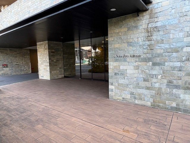 ＪＲ石山駅まで徒歩９分＆２沿線利用ＯＫ■ペット飼育可■眺望良好の３ＬＤＫ■メイツブラン大津石山のエントランス|エントランス