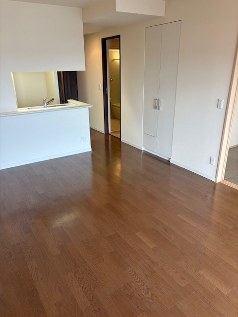 ＪＲ石山駅まで徒歩９分＆２沿線利用ＯＫ■ペット飼育可■眺望良好の３ＬＤＫ■メイツブラン大津石山の居間・リビング|リビング