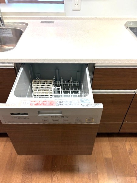 ＪＲ石山駅まで徒歩９分＆２沿線利用ＯＫ■ペット飼育可■眺望良好の３ＬＤＫ■メイツブラン大津石山のキッチン|食器洗浄乾燥機