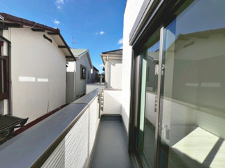 【バルコニー】 | 池尻北１丁目　新築分譲住宅　全２区画 | 南西面バルコニーですよ！日当り良好ですので、洗濯物がよく乾きますね！