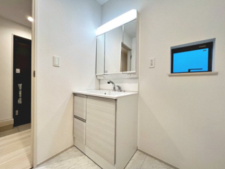 【独立洗面台】 | 池尻北１丁目　新築分譲住宅　全２区画 | 【シャワー付洗面台ありますよ】ゆとりのある洗面室ですよ♪朝の身支度もスムーズにできますね！