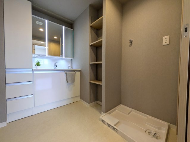 小机って何がある？な、４LDK【ファミールガーデン横浜・小机参番館】の独立洗面台|独立洗面台、朝の身支度には欠かせません