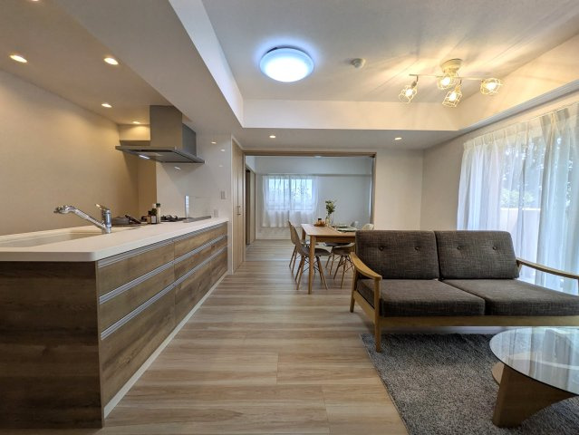 小机って何がある？な、４LDK【ファミールガーデン横浜・小机参番館】の居間・リビング|おしゃれなリビングです