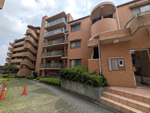 小机って何がある？な、４LDK【ファミールガーデン横浜・小机参番館】の外観|外はこのようになっています