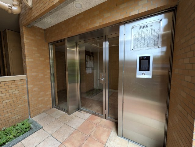 小机って何がある？な、４LDK【ファミールガーデン横浜・小机参番館】のエントランス|エントランスです