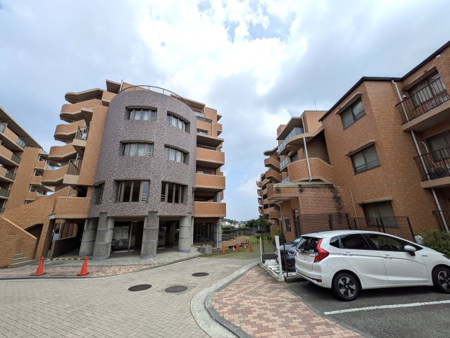 小机って何がある？な、４LDK【ファミールガーデン横浜・小机参番館】の外観|外観です