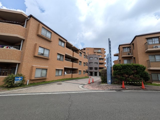 小机って何がある？な、４LDK【ファミールガーデン横浜・小机参番館】の外観|外観です