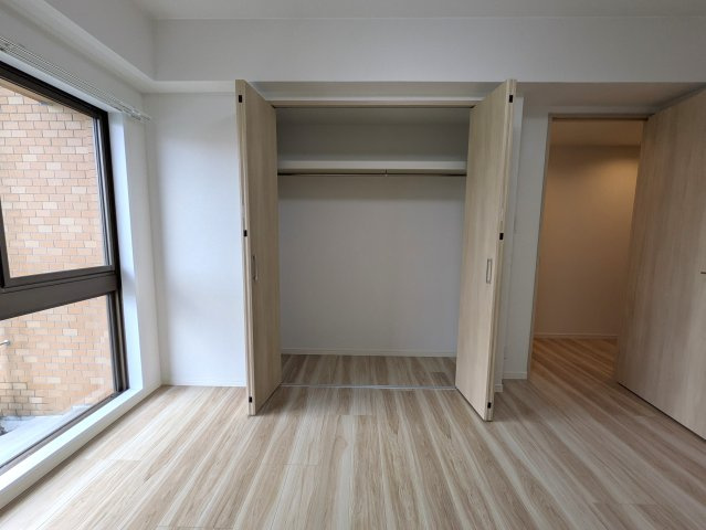 小机って何がある？な、４LDK【ファミールガーデン横浜・小机参番館】の洋室|明るい洋室です